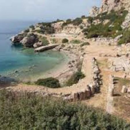House By The Sea At Skaloma, Loutraki Villa Vouliagmeni-meer Buitenkant foto