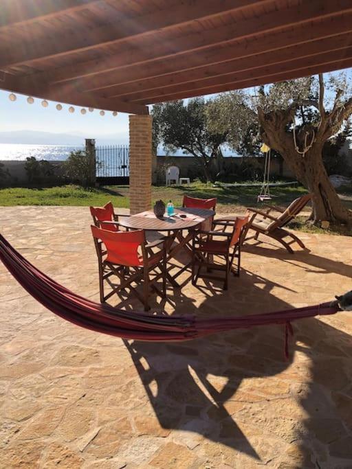 House By The Sea At Skaloma, Loutraki Villa Vouliagmeni-meer Buitenkant foto