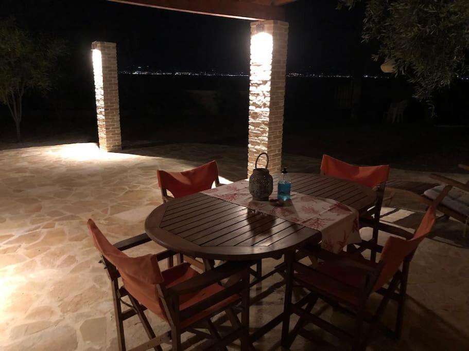 House By The Sea At Skaloma, Loutraki Villa Vouliagmeni-meer Buitenkant foto