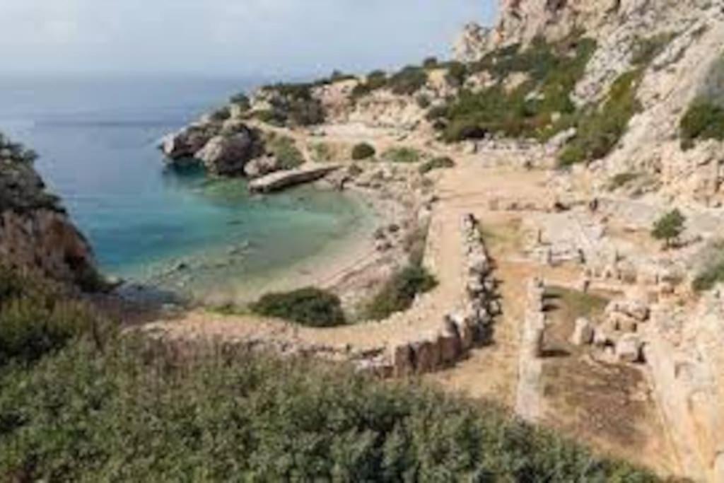 House By The Sea At Skaloma, Loutraki Villa Vouliagmeni-meer Buitenkant foto